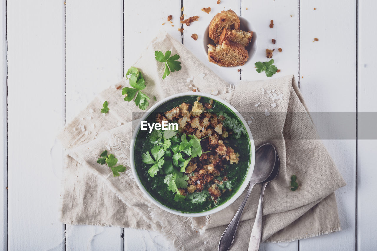 HIGH ANGLE VIEW OF FOOD IN PLATE