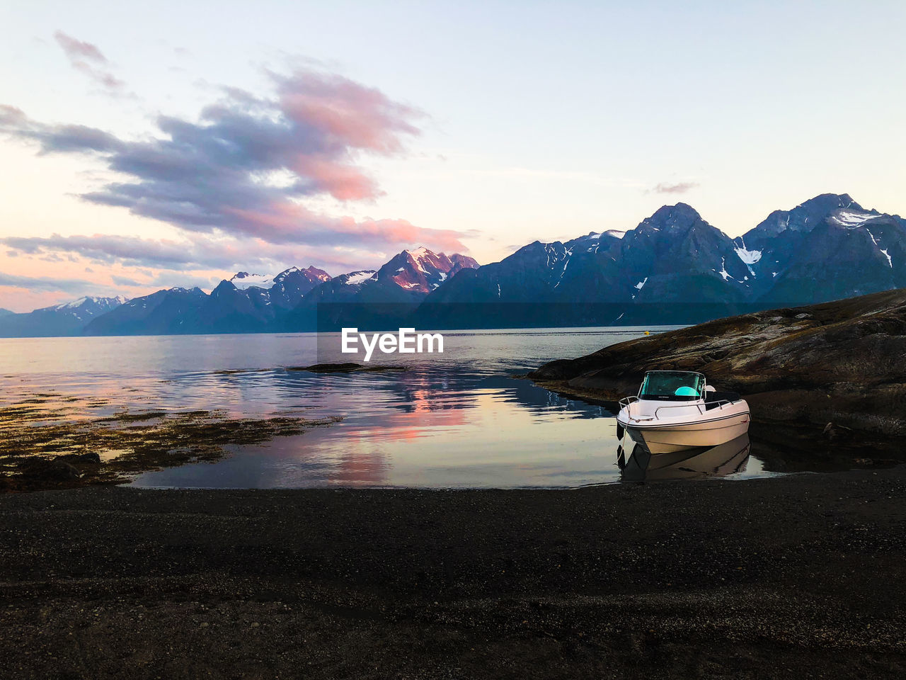 SCENIC VIEW OF LAKE AGAINST SKY DURING SUNSET