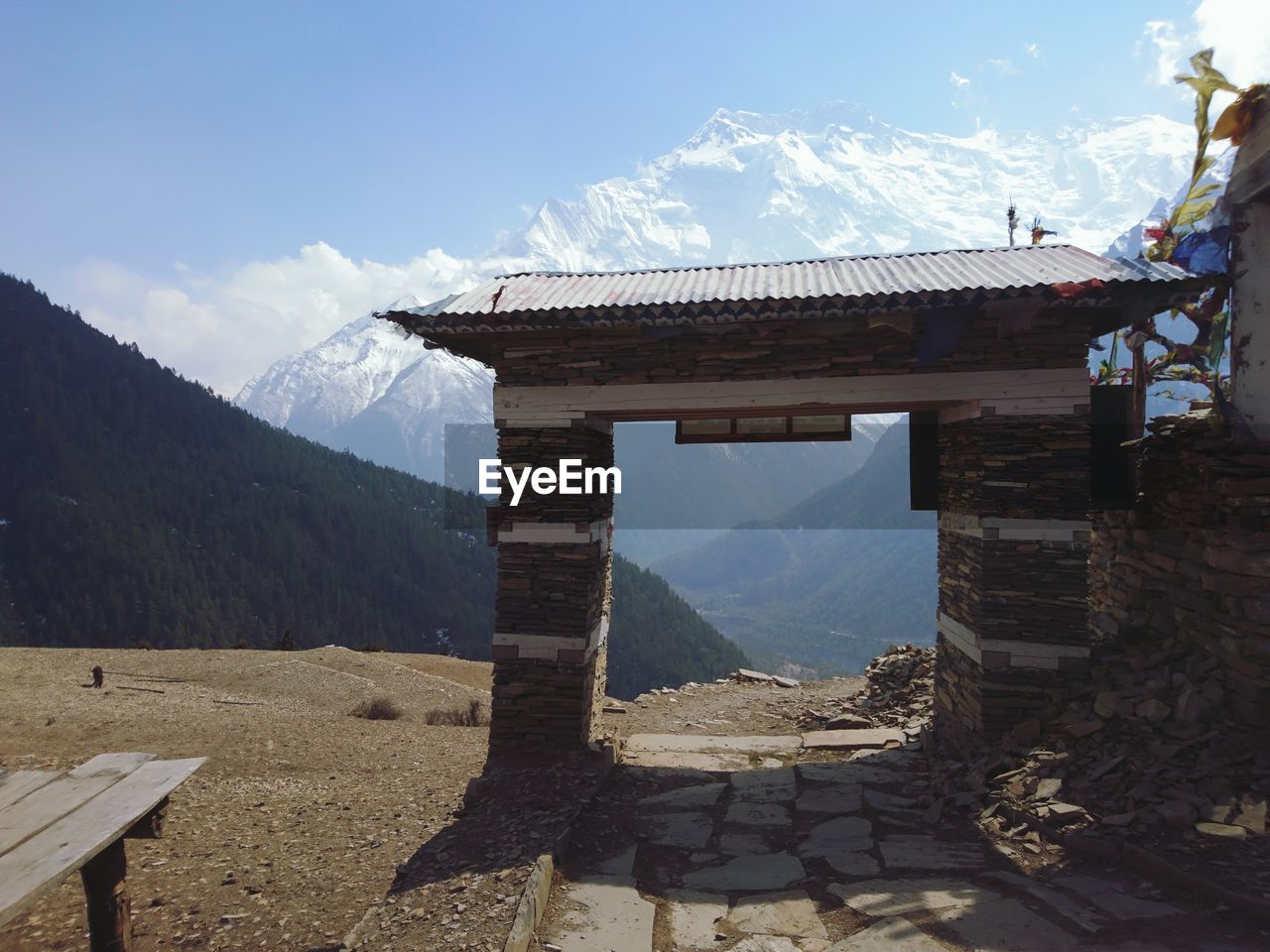 SCENIC VIEW OF MOUNTAIN AGAINST SKY