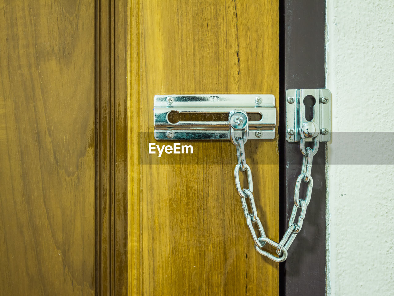 CLOSE-UP OF CLOSED DOOR WITH YELLOW HANDLE