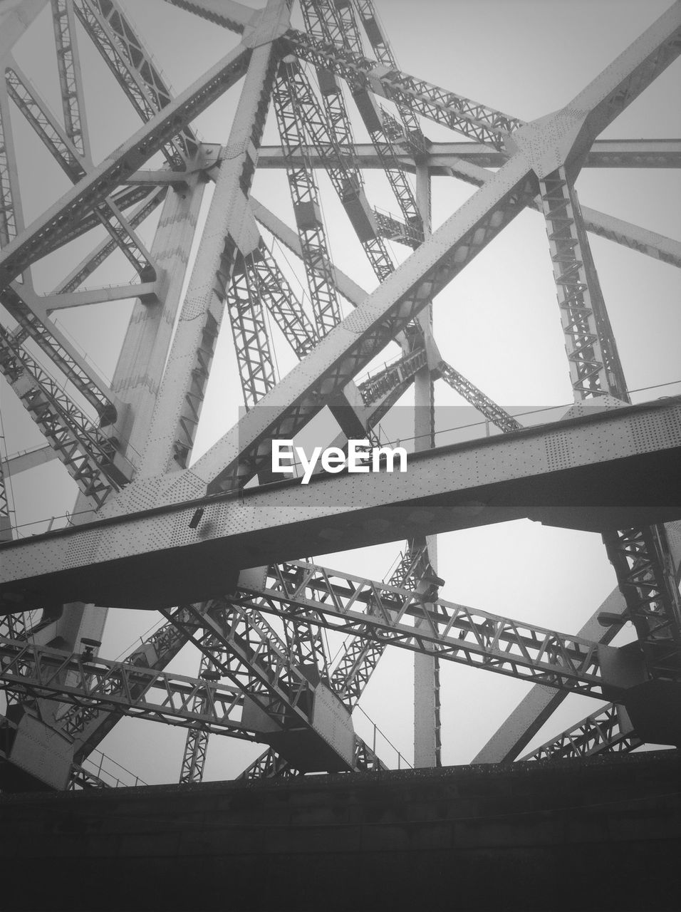 LOW ANGLE VIEW OF GOLDEN GATE BRIDGE