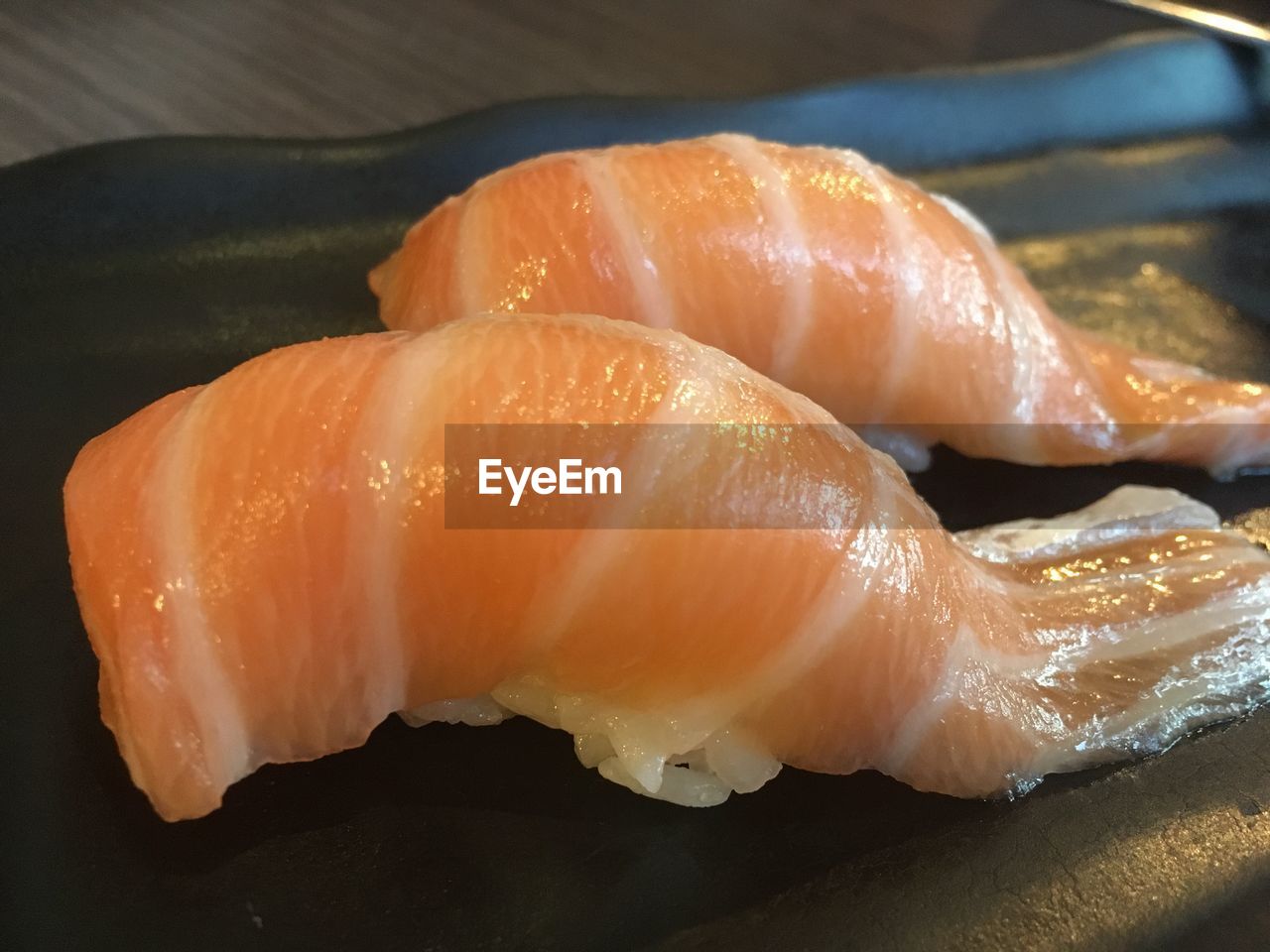 CLOSE-UP OF FISH ON PLATE