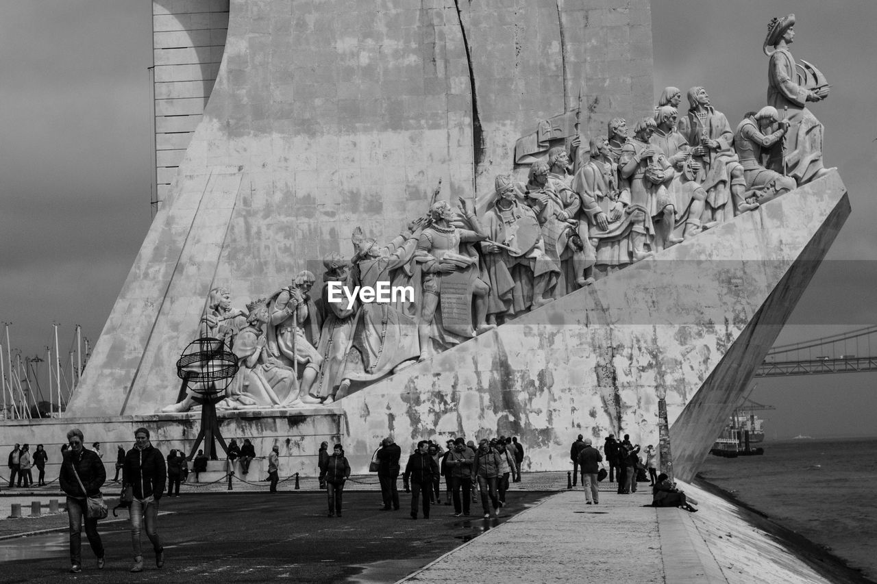 People at padrao dos descobrimentos by tagus river