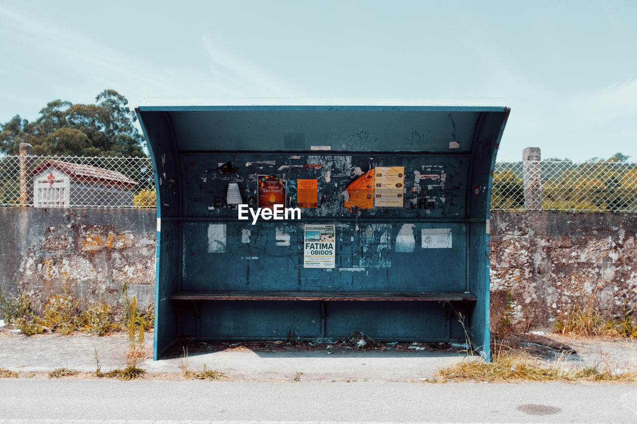 INFORMATION SIGN ON METAL STRUCTURE