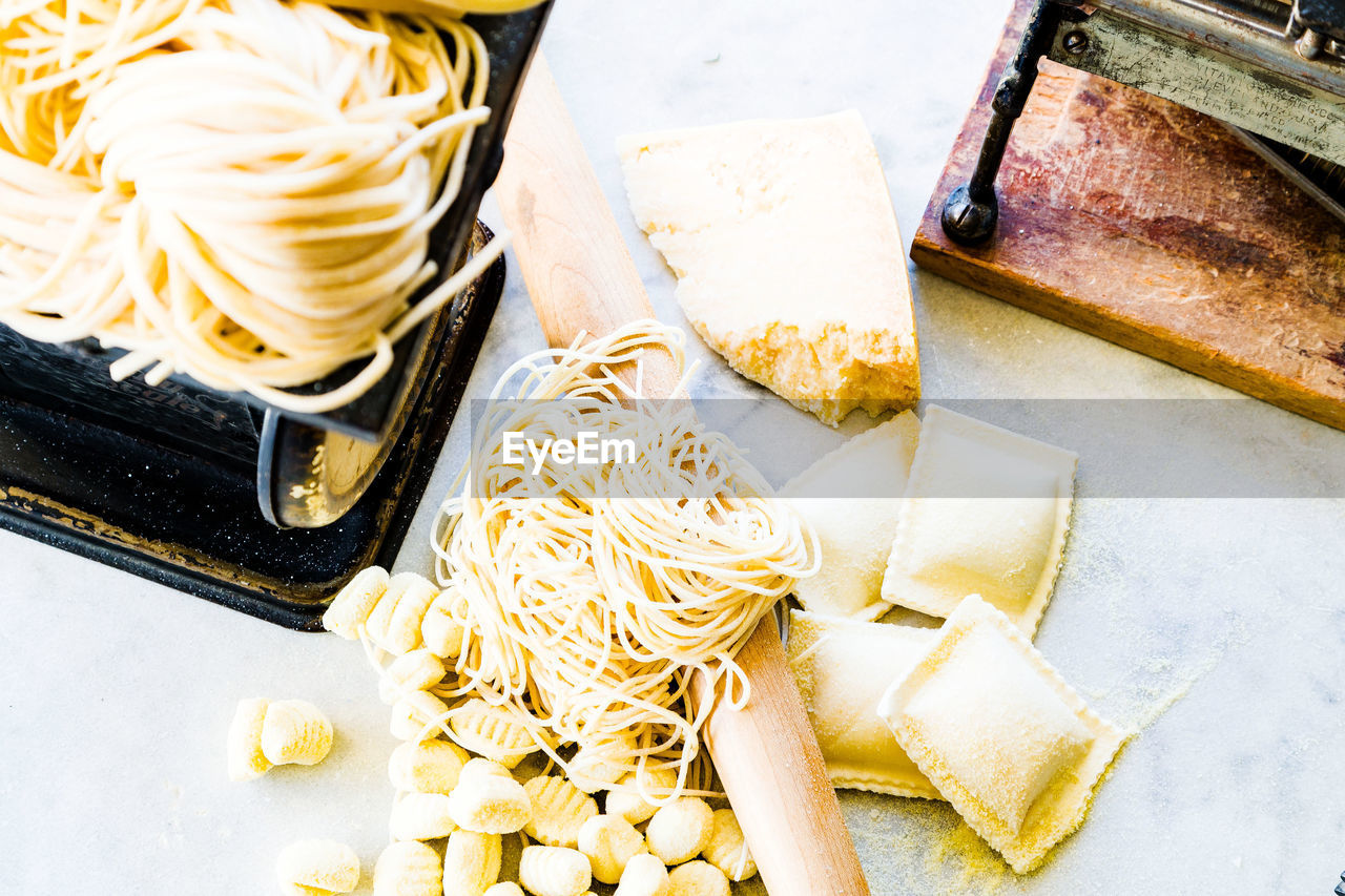 HIGH ANGLE VIEW OF FOOD ON TABLE IN KITCHEN