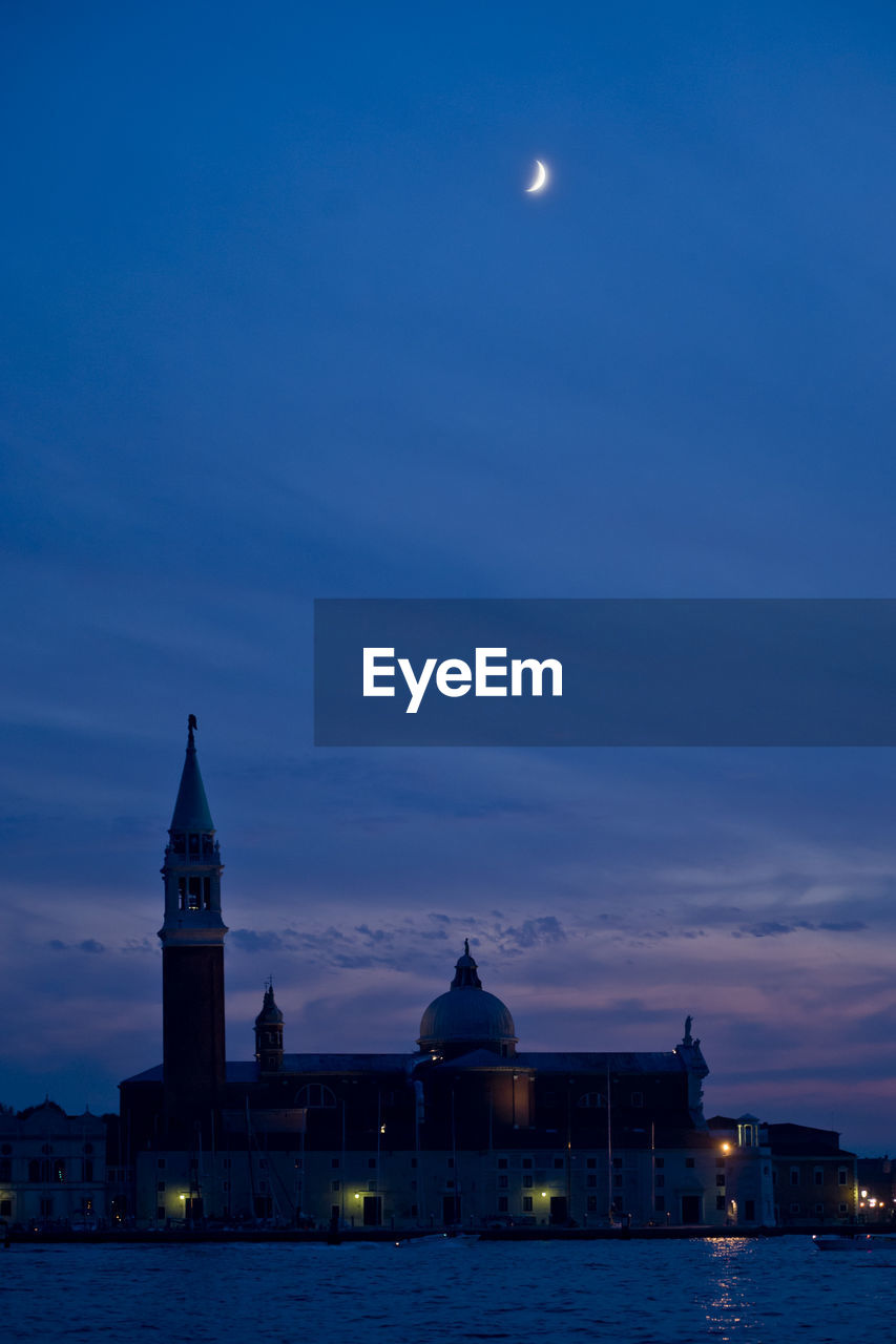 ILLUMINATED BUILDINGS AGAINST SKY AT DUSK