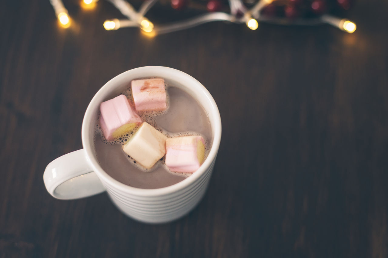 Marshmallows in hot chocolate on table