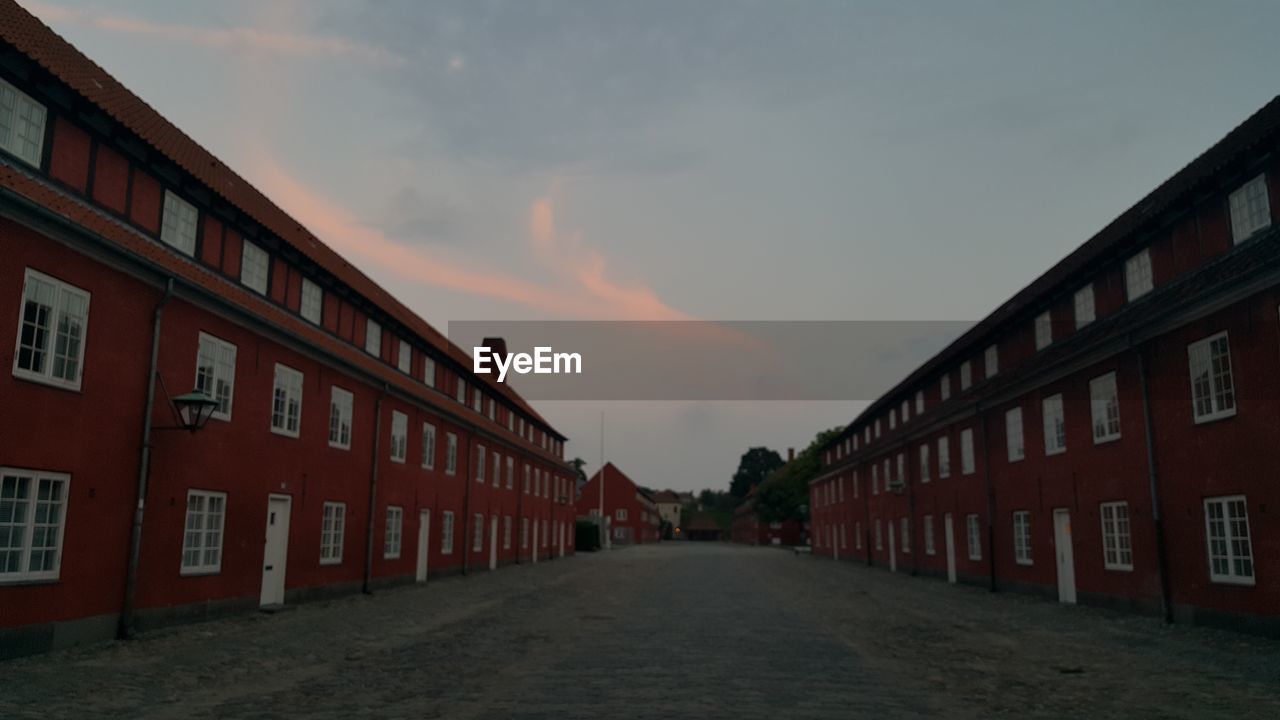 VIEW OF RESIDENTIAL BUILDING AGAINST SKY