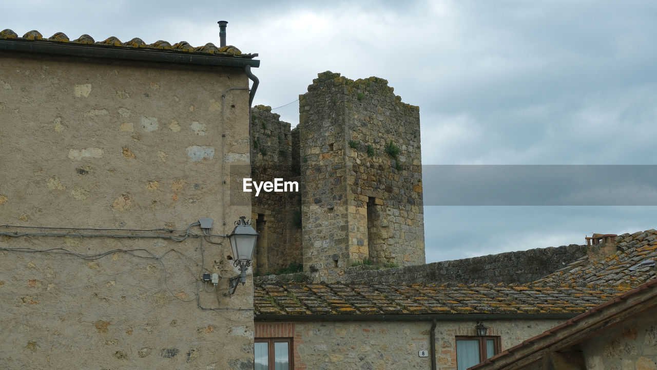 Walls surrounding the village of monteriggioni, siena, tuscany, italy.