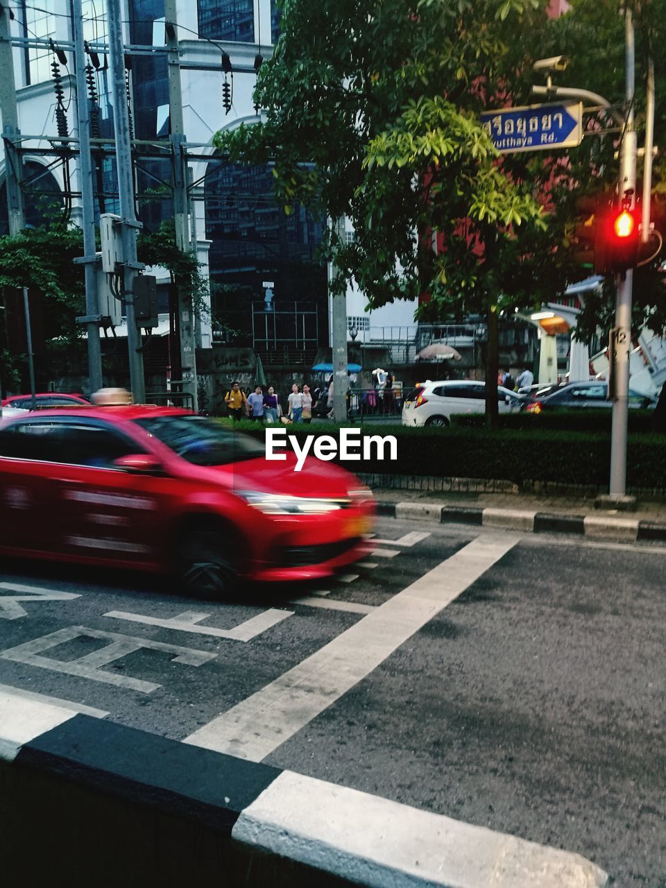 VIEW OF TRAFFIC ON ROAD IN CITY