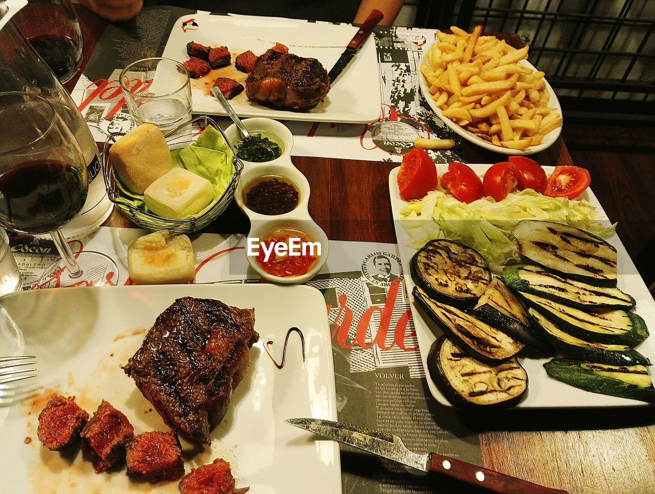 HIGH ANGLE VIEW OF FOOD ON TABLE