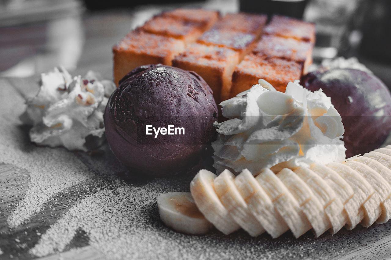 CLOSE-UP OF ICE CREAM IN TRAY