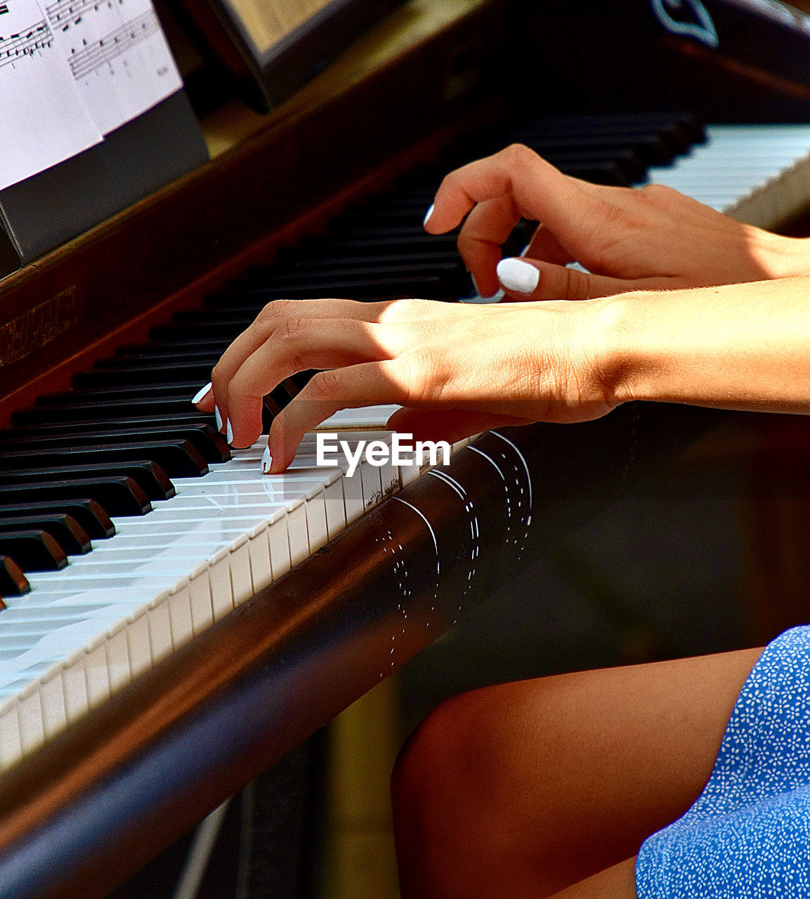 LOW SECTION OF PERSON PLAYING PIANO AT HOME