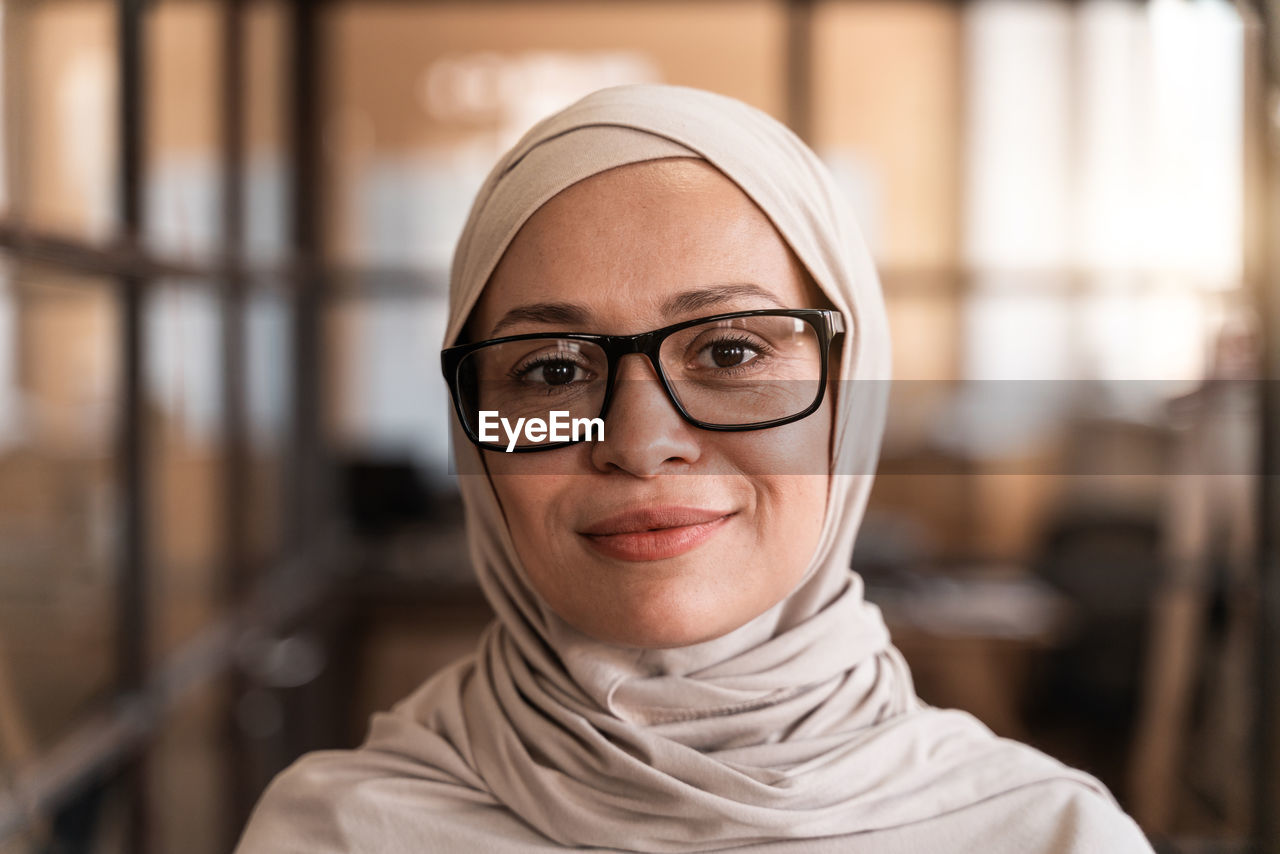 Portrait of smiling mid adult woman