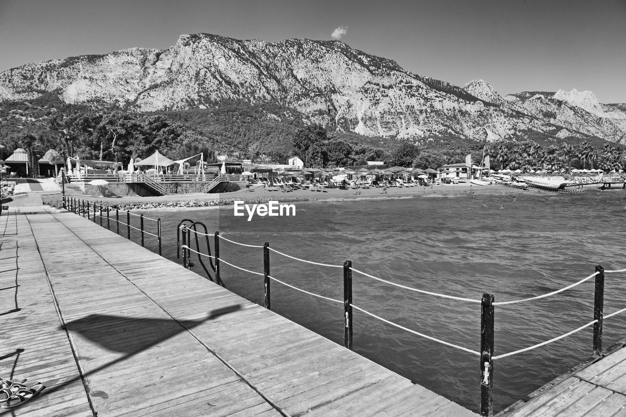 SCENIC VIEW OF SEA BY MOUNTAIN AGAINST SKY