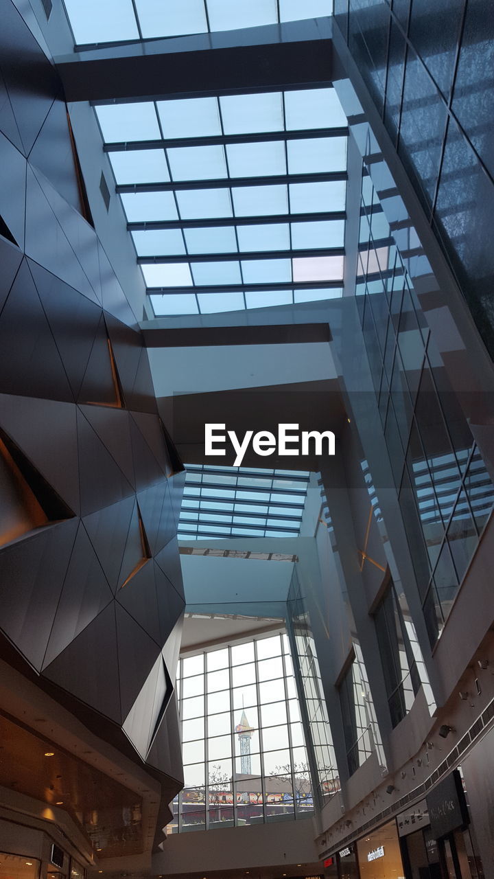 LOW ANGLE VIEW OF SKYLIGHT IN MODERN BUILDING