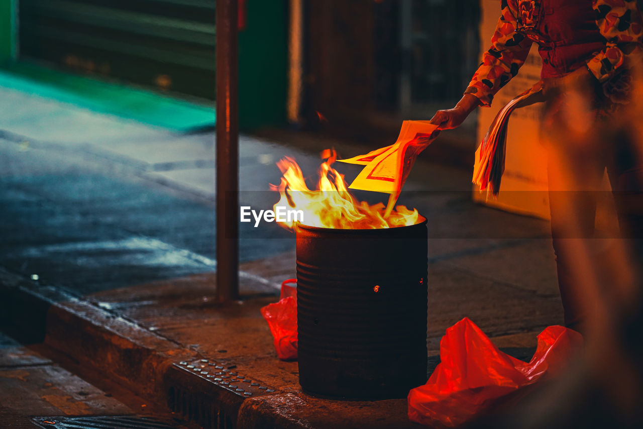 CLOSE-UP OF FIRE BURNING ON WOOD