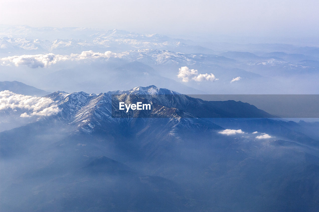 AERIAL VIEW OF SNOWCAPPED MOUNTAIN AGAINST SKY