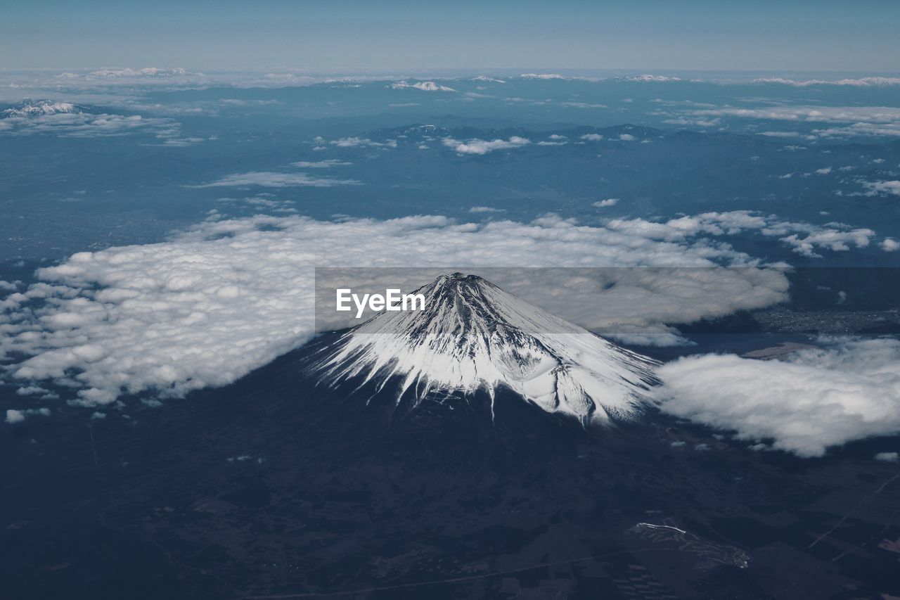 AERIAL VIEW OF VOLCANIC LANDSCAPE AGAINST SKY
