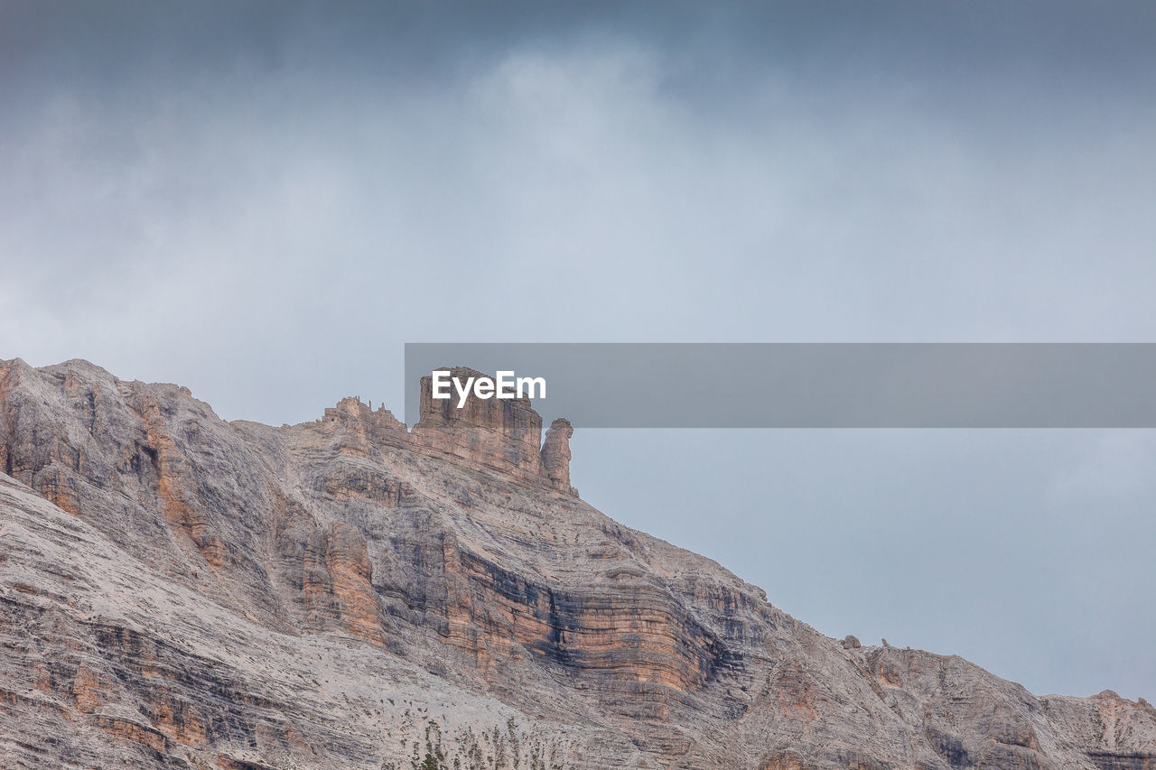 LOW ANGLE VIEW OF ROCK FORMATIONS AGAINST SKY