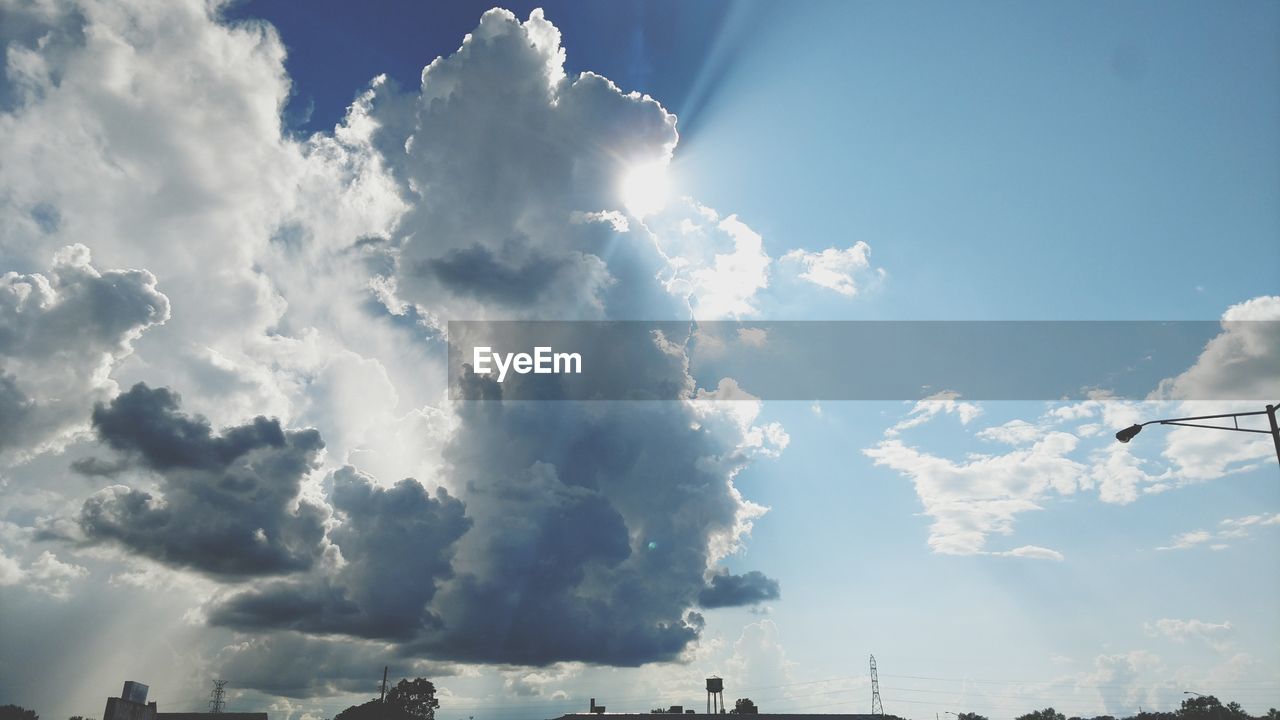 LOW ANGLE VIEW OF CLOUDS AGAINST BLUE SKY