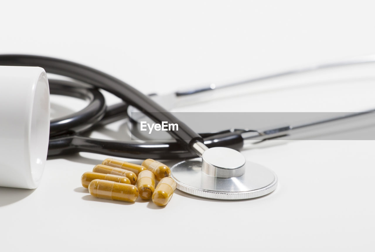 CLOSE-UP OF OBJECTS OVER WHITE BACKGROUND