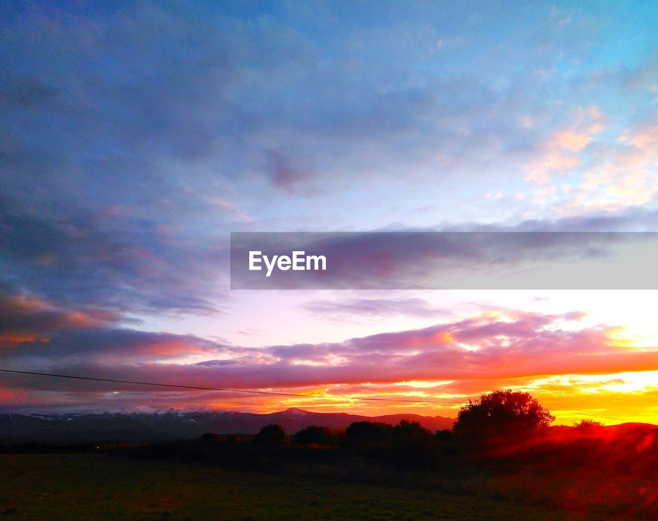 SCENIC VIEW OF DRAMATIC SKY OVER SILHOUETTE LANDSCAPE