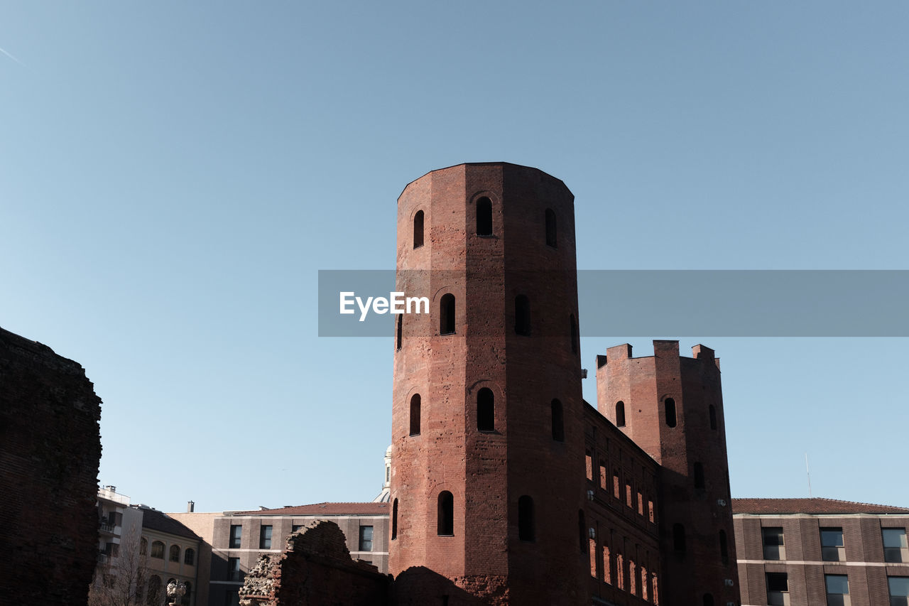 The palatine gate porta palatina is roman age