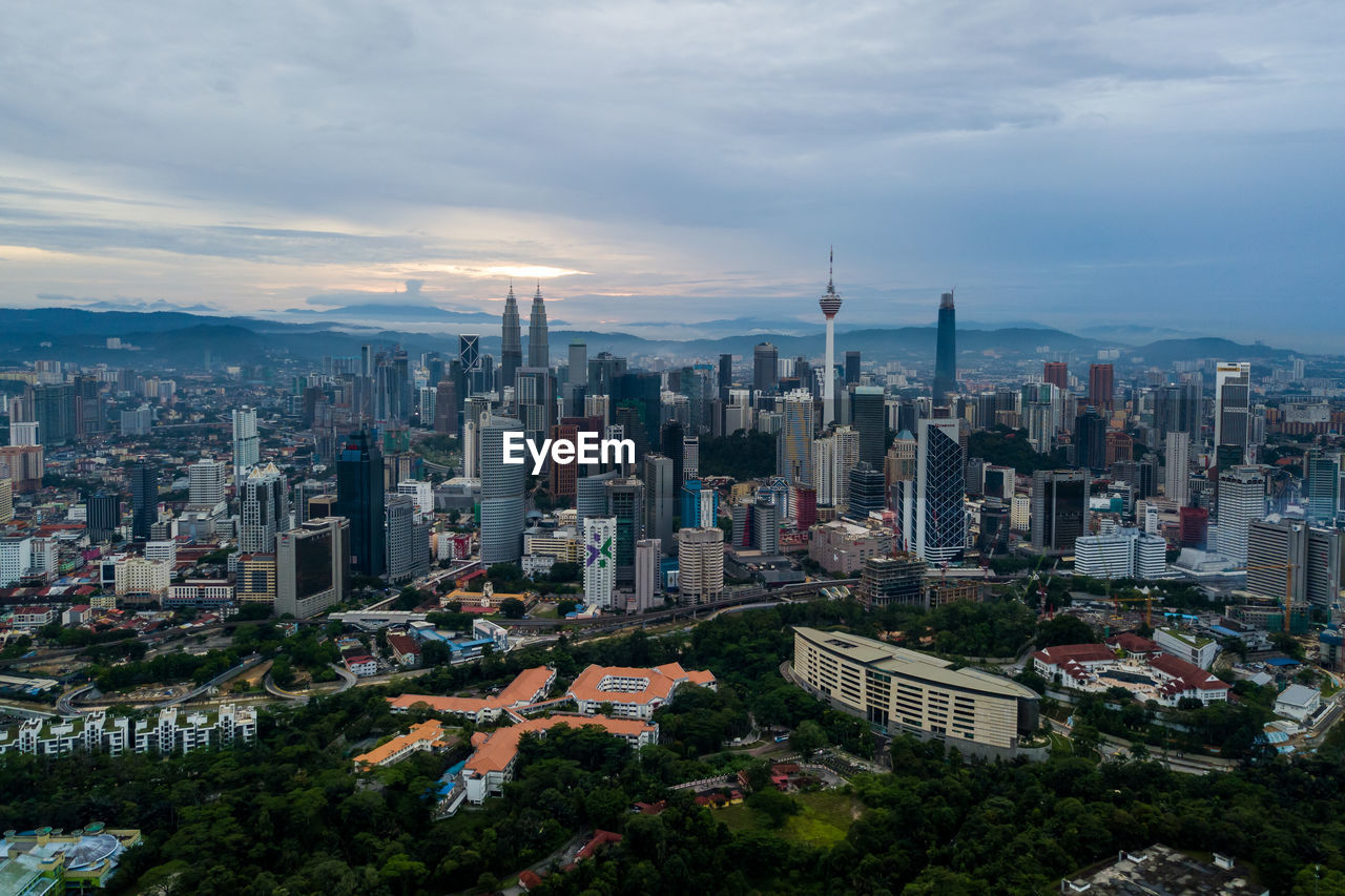 HIGH ANGLE VIEW OF BUILDINGS IN CITY