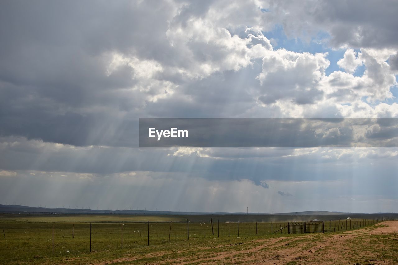 PANORAMIC VIEW OF LANDSCAPE AGAINST SKY