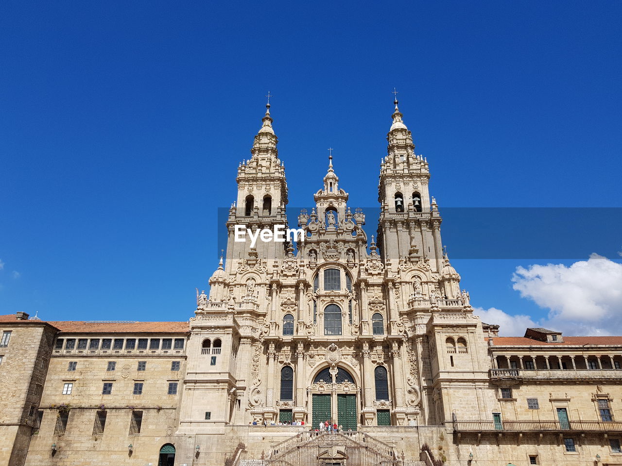 LOW ANGLE VIEW OF A TEMPLE BUILDING AGAINST BLUE SKY