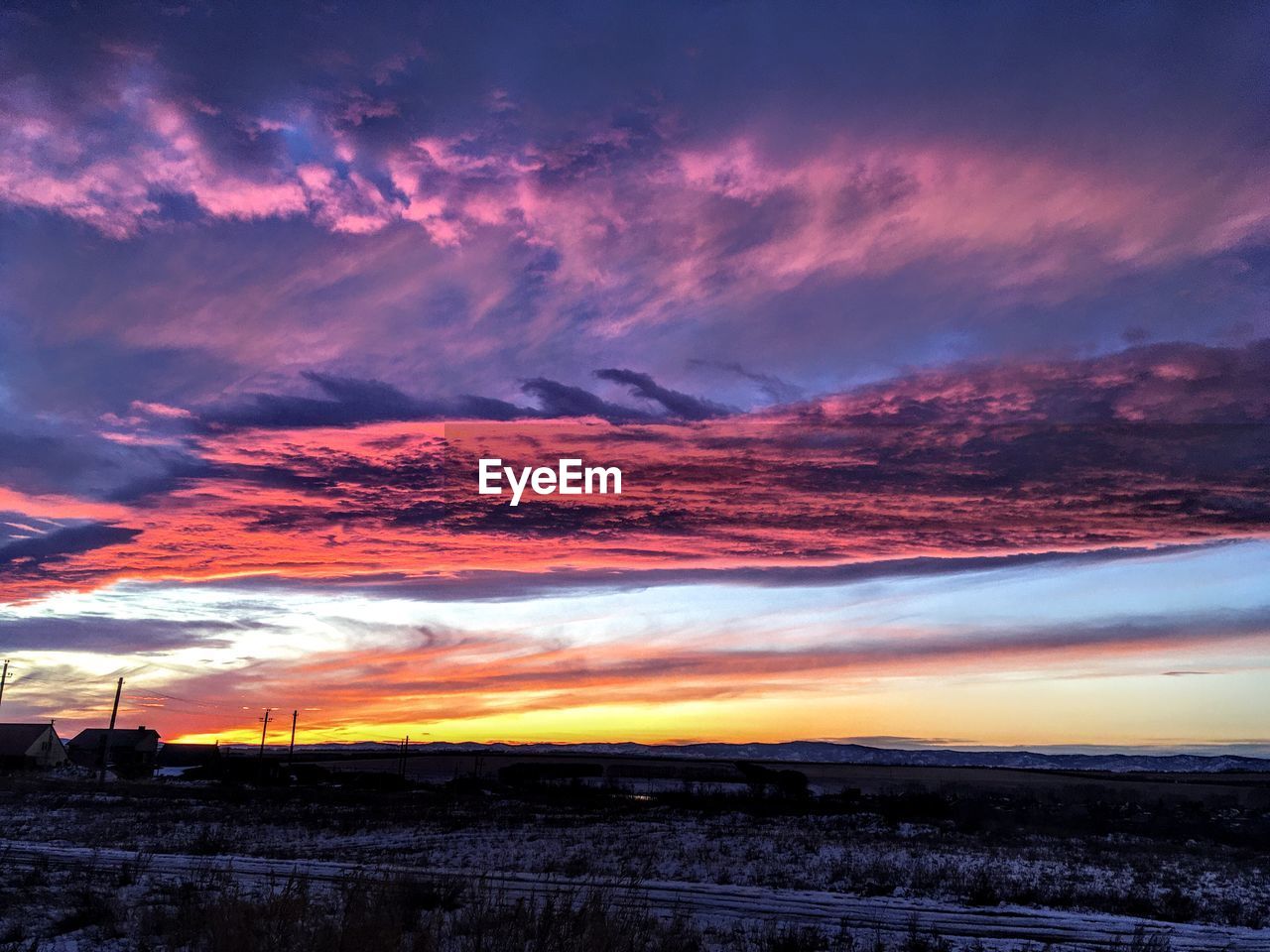 SCENIC VIEW OF DRAMATIC SKY OVER LANDSCAPE