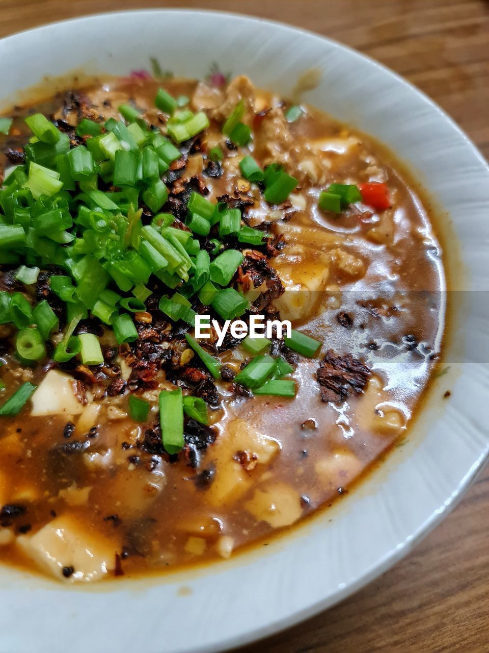 CLOSE-UP OF SOUP IN BOWL