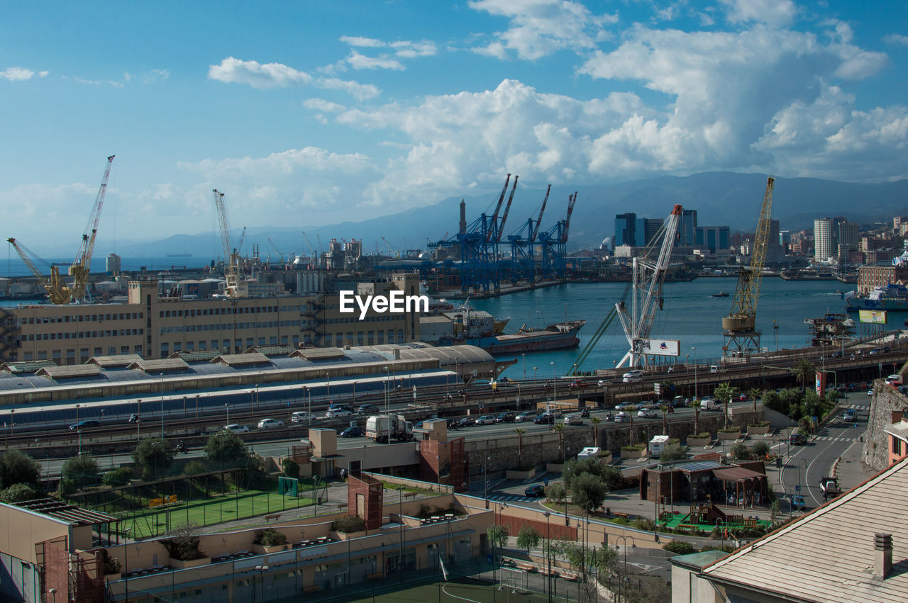 HIGH ANGLE VIEW OF CITY AT WATERFRONT