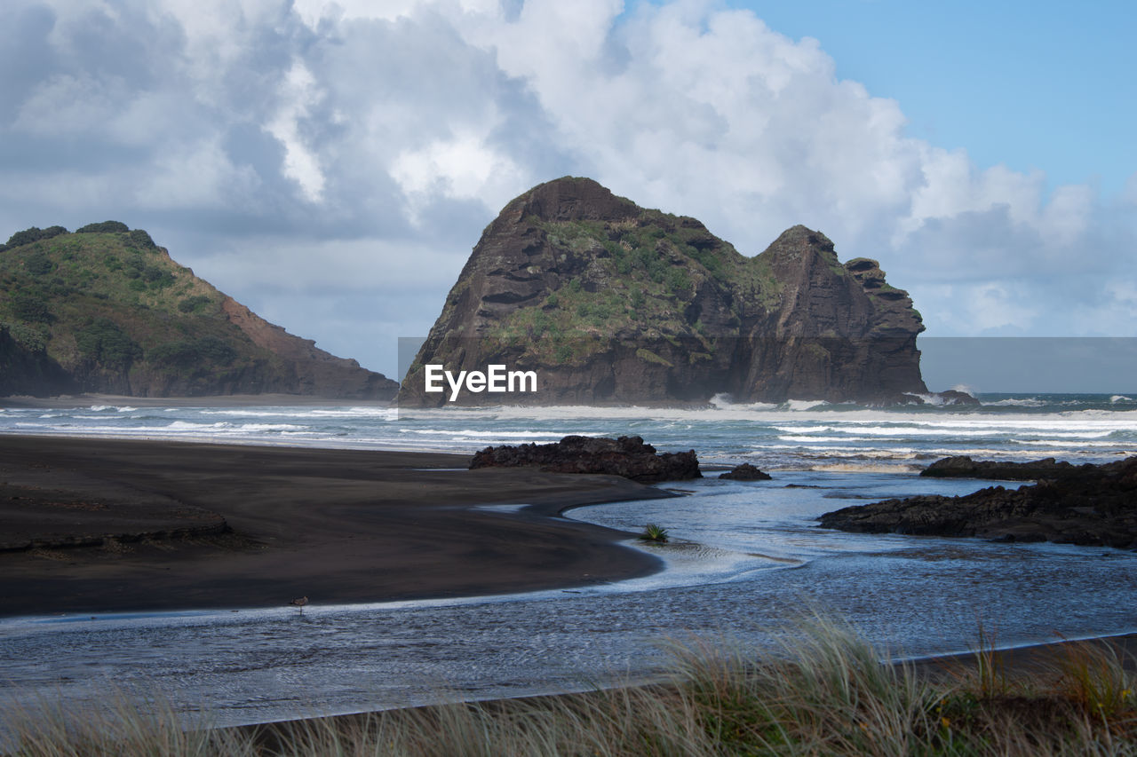 SCENIC VIEW OF SEA BY MOUNTAINS AGAINST SKY