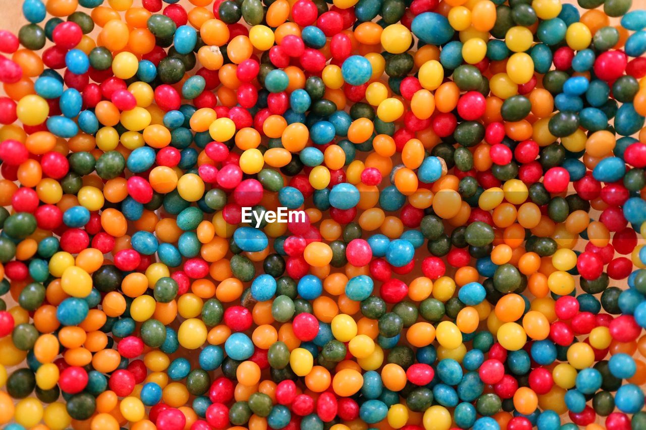 FULL FRAME SHOT OF COLORFUL CANDIES