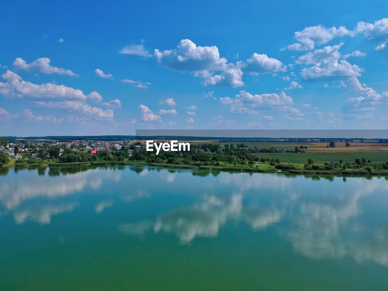 PANORAMIC SHOT OF LAKE AGAINST SKY