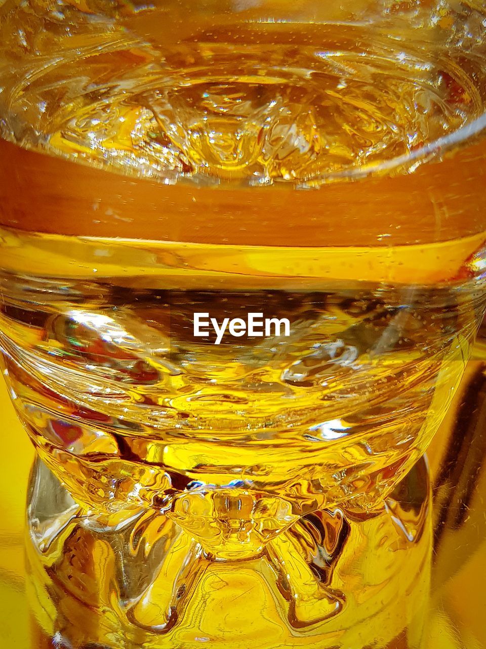 CLOSE-UP OF GLASS WITH BEER