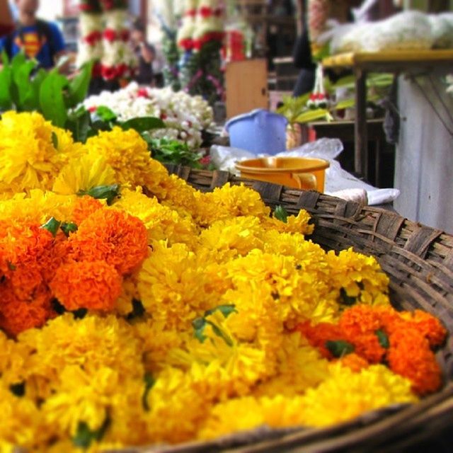 CLOSE-UP OF FRUITS IN MARKET