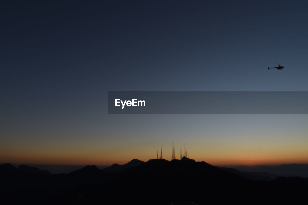 SCENIC VIEW OF SILHOUETTE MOUNTAINS AGAINST CLEAR SKY