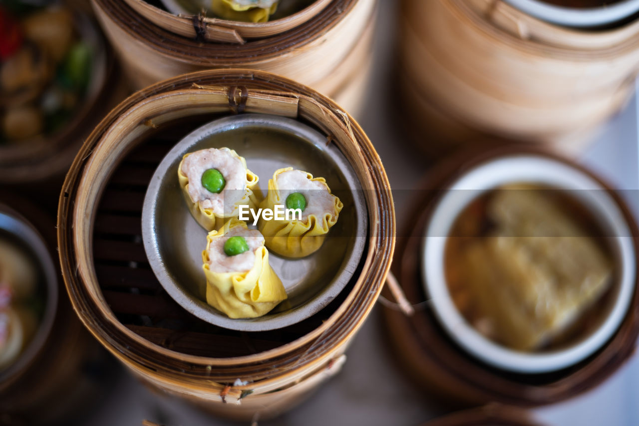 HIGH ANGLE VIEW OF FOOD IN CONTAINER