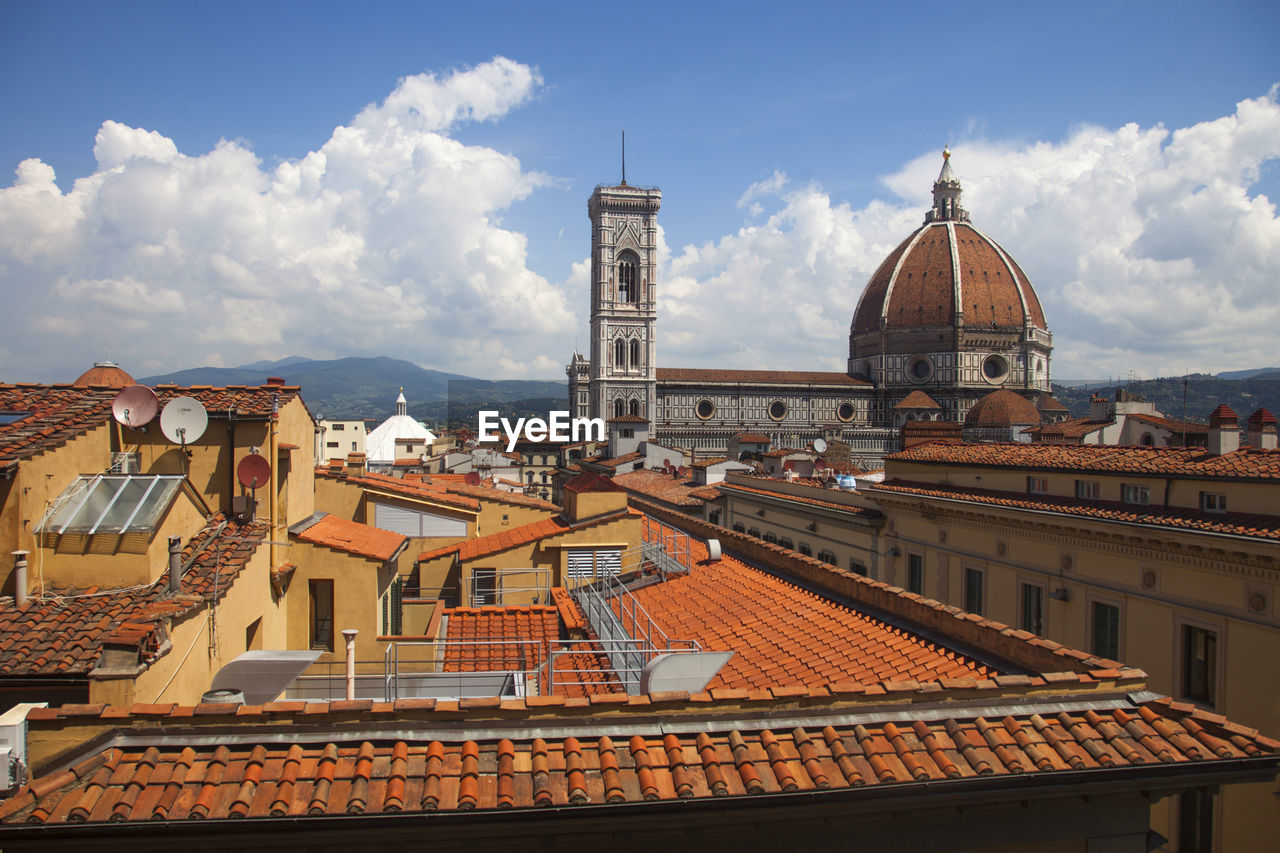 Duomo santa maria del fiore and houses against sky