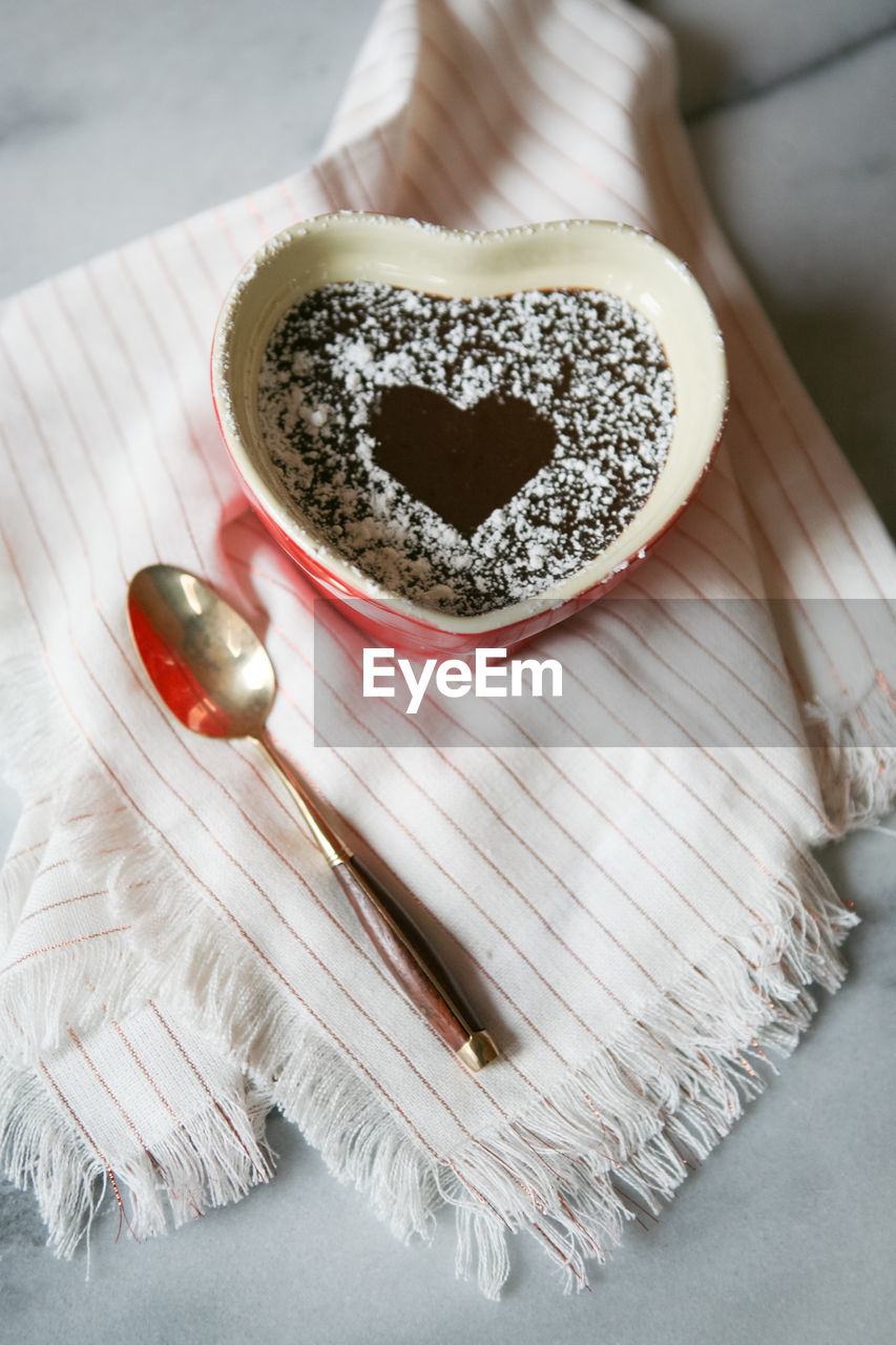 HIGH ANGLE VIEW OF HEART SHAPE ON TABLE IN PLATE