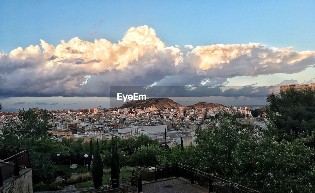 PANORAMIC VIEW OF TOWN AGAINST SKY