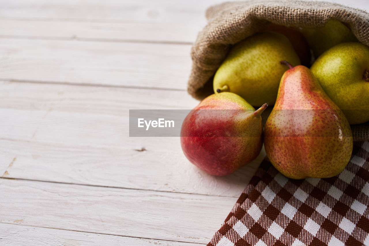 food and drink, food, healthy eating, fruit, wellbeing, freshness, wood, produce, plant, pear, no people, indoors, table, studio shot, still life, apple, organic, group of objects, apple - fruit, checked pattern, ripe, close-up