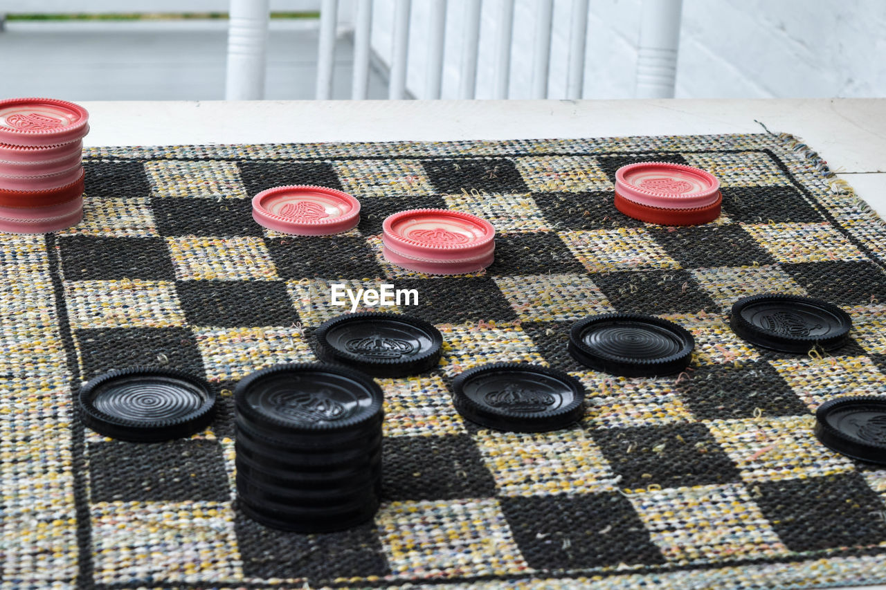 HIGH ANGLE VIEW OF VARIOUS CONTAINERS ON TABLE