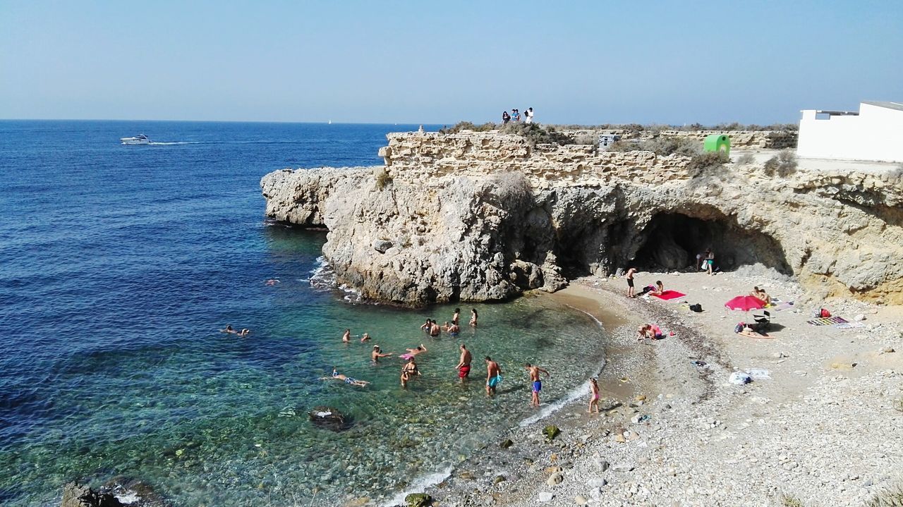 HIGH ANGLE VIEW OF TOURISTS ON BEACH