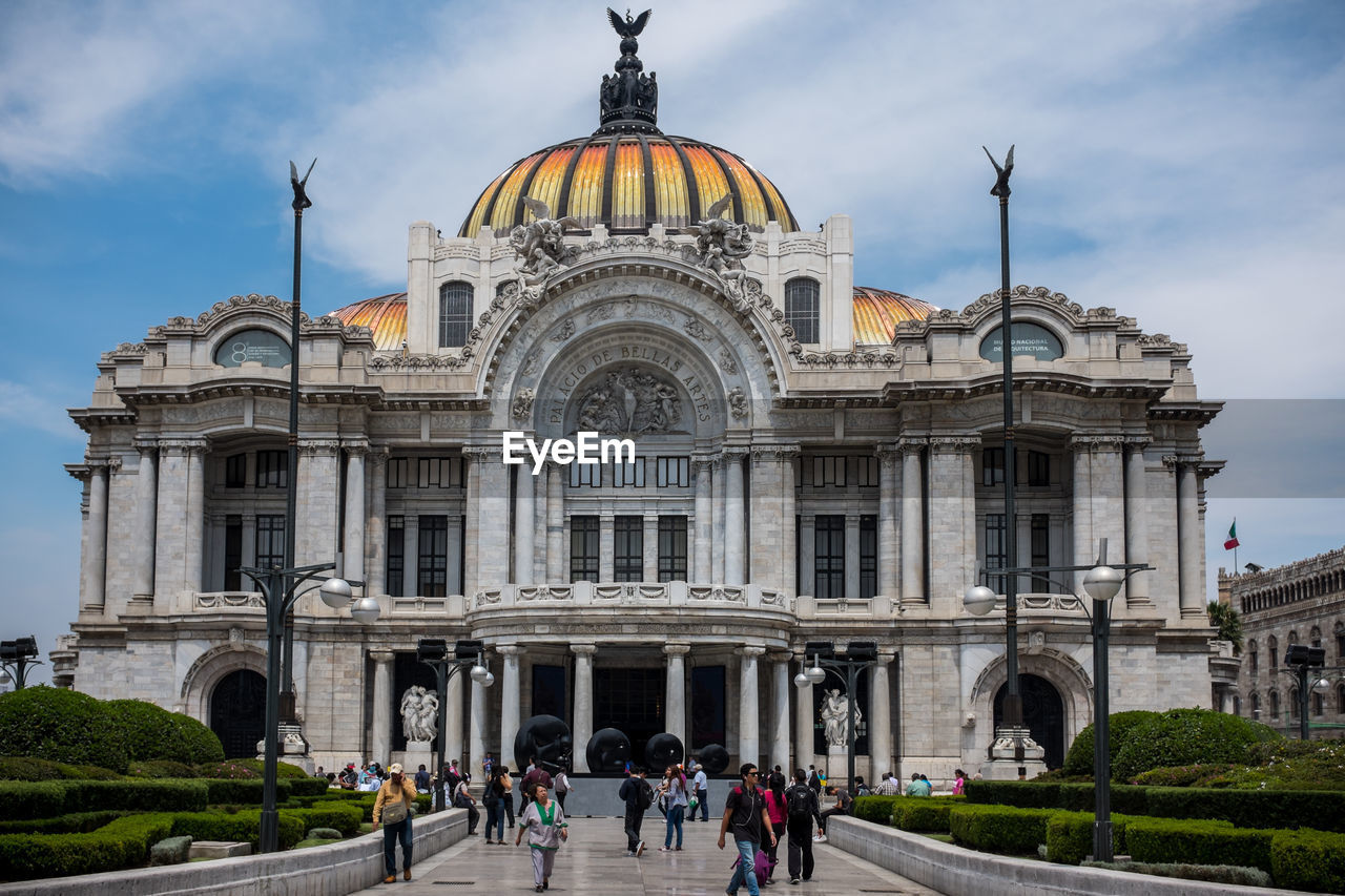 People outside palacio de bellas artes in city