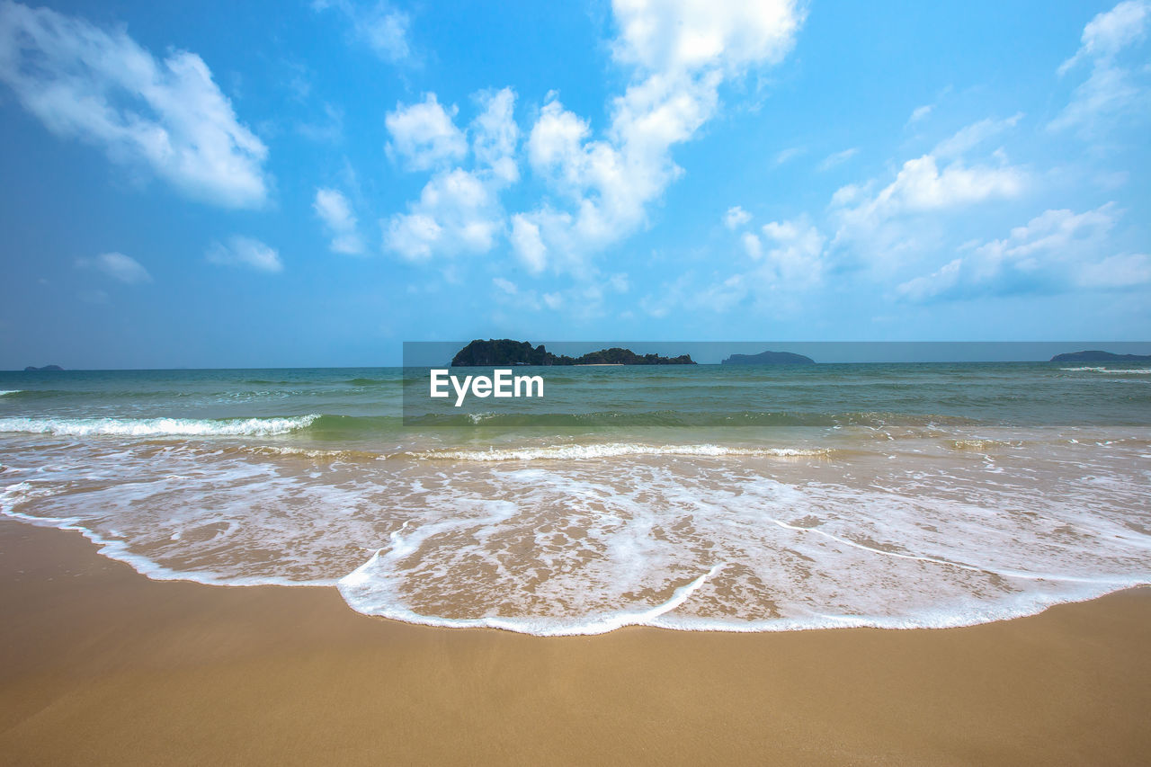 SCENIC VIEW OF BEACH AND SEA AGAINST SKY