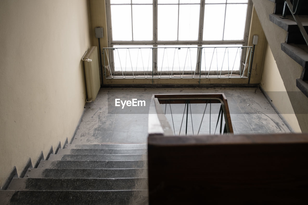 HIGH ANGLE VIEW OF STAIRCASE